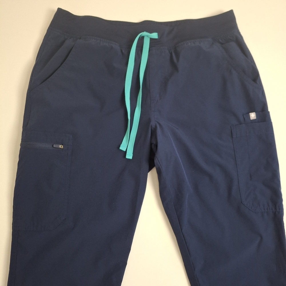 Figs Set of Navy Yola FreeX Lined Scrub Pants & Catarina FreeX Top - Picture 5 of 16